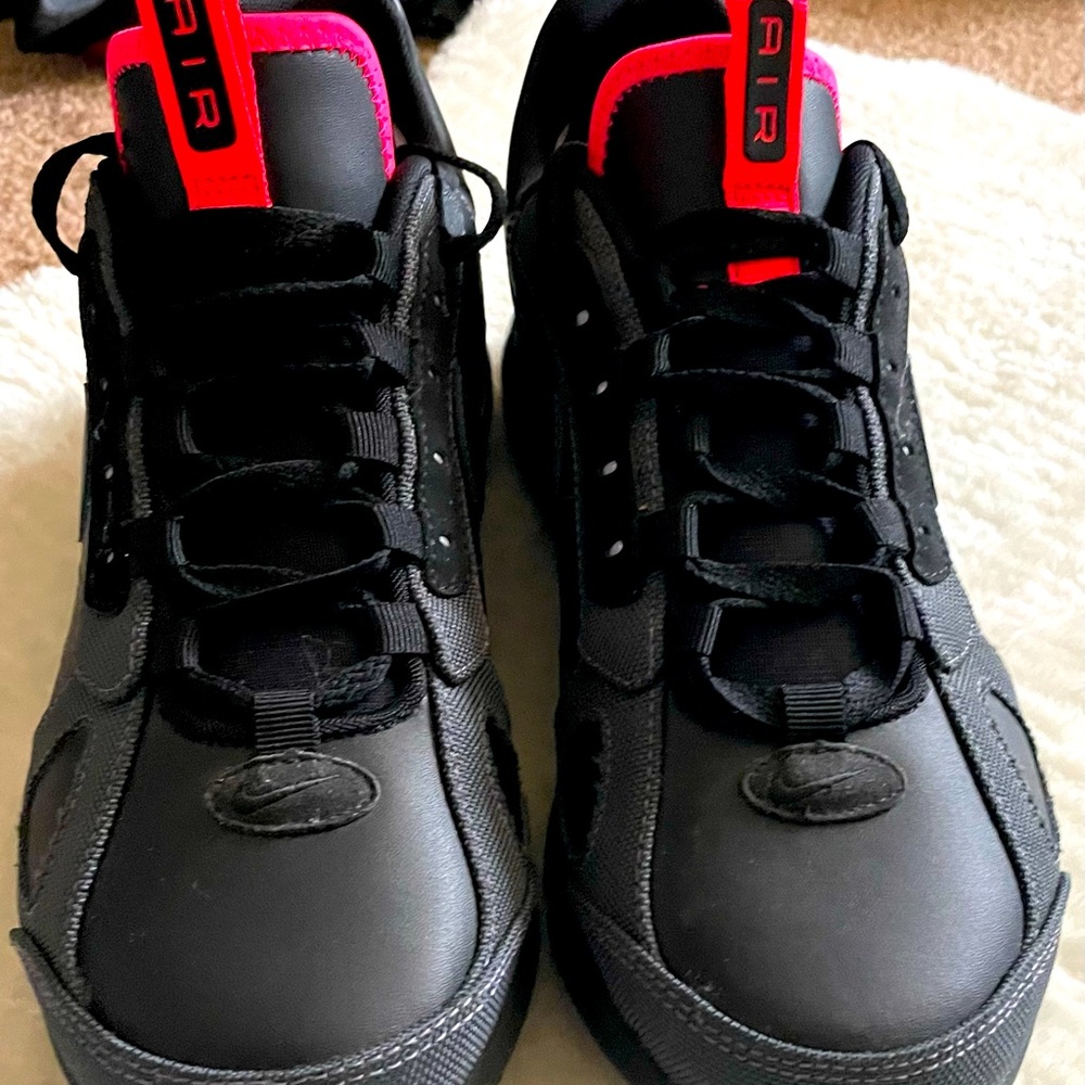 Black Nike shoes